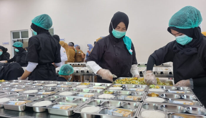 Dessy Susilawati Ingatkan Yayasan SPPG di Sukabumi: Sajikan Menu Bergizi Terbaik untuk Siswa