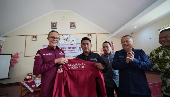 Wali Kota Sukabumi Dorong RT dan RW Jadi Agen Perubahan Lewat Bimtek