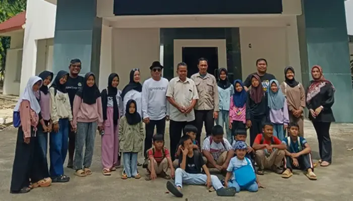 Anggota DPRD Sukabumi Dadang Hermawan Ajak Anak-anak SABAI Belajar Konservasi Penyu