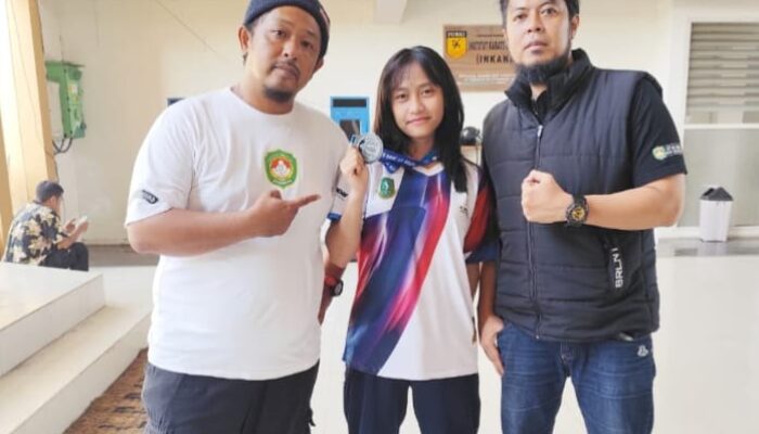 Atlet Tinju Sukabumi Soni Heba Zahara, Sumbang Perak di Popda Jawa Barat 2025