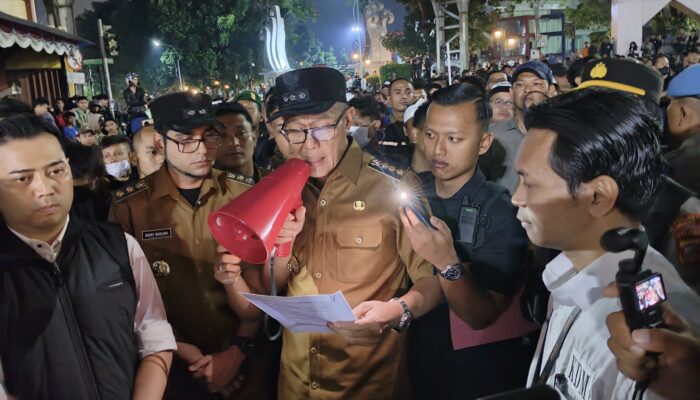 Di Depan Ribuan Massa Aksi, Wali Kota Sukabumi Ayep Zaki Didesak Evaluasi Perwal Kenaikan Tunjangan DPRD
