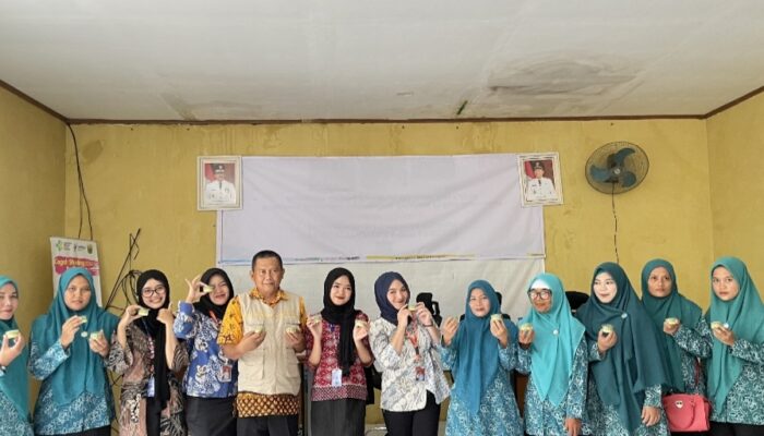 Mahasiswa KKN UMMI Gelar Sosialisasi dan Demo Masak Puding Daun Kelor untuk Pencegahan Stunting di Desa Hegarmulya