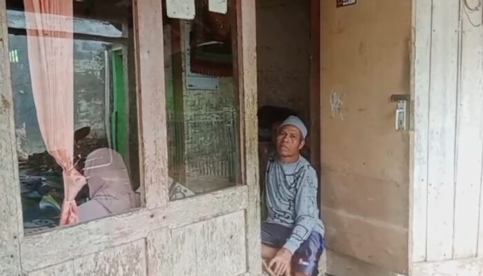 Kisah Pilu Pudin Mahpudin : Hidup di Rumah Reyot, Berpenghasilan Serabutan, dan Istri Derita Katarak
