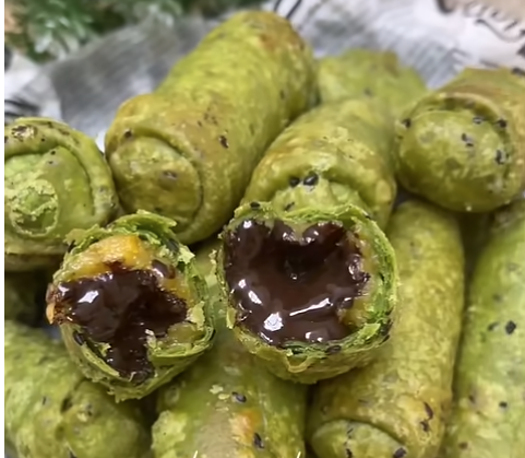 Pisang Molen Isi Cokelat Lumer, Camilan Manis Favorit Keluarga