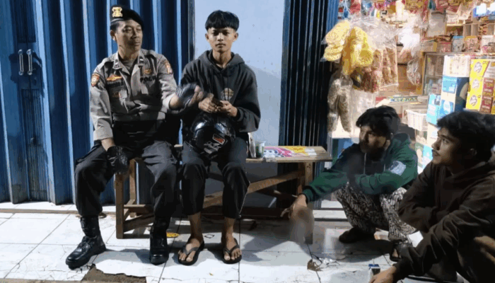 Viral Teror Ketuk Pintu Rumah Warga Sukabumi, Kapolsek Sukaraja: Tetap Waspada!