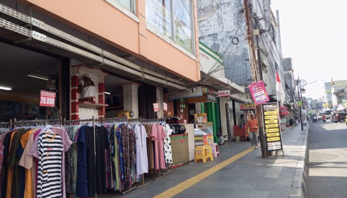 Kembali Normal, Pusat Pertokoan Sukabumi Mulai Berjualan Kembali