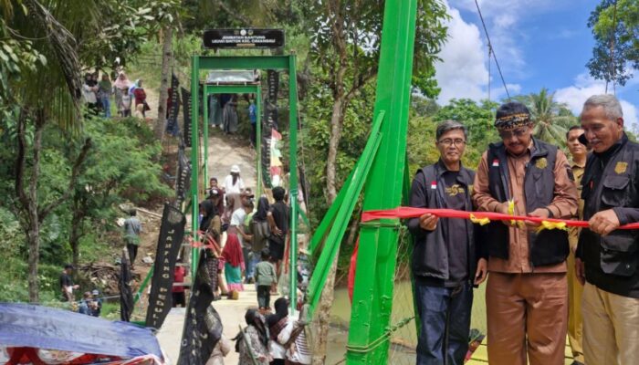 Warga Cimanggu Bergembira, Jembatan Gantung Leuwi Sintok Akhirnya Diresmikan Bupati Sukabumi