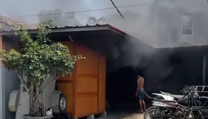 Bengkel Motor di Jampangkulon Nyaris Ludes Terbakar, Dua Kendaraan Hangus Dilahap Api
