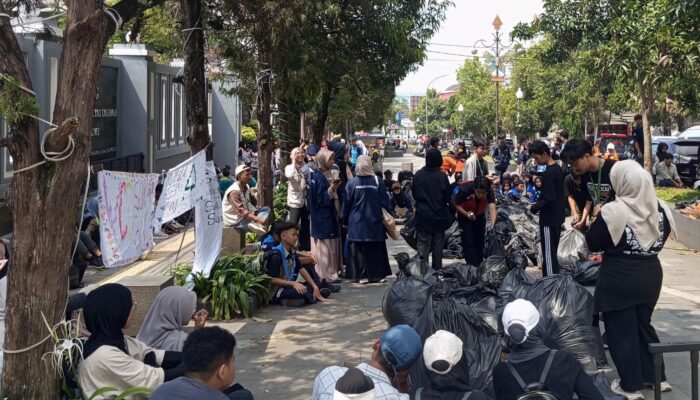 Keren! Ratusan Peserta Ikuti World Clean Up Day 2025 di Sukabumi