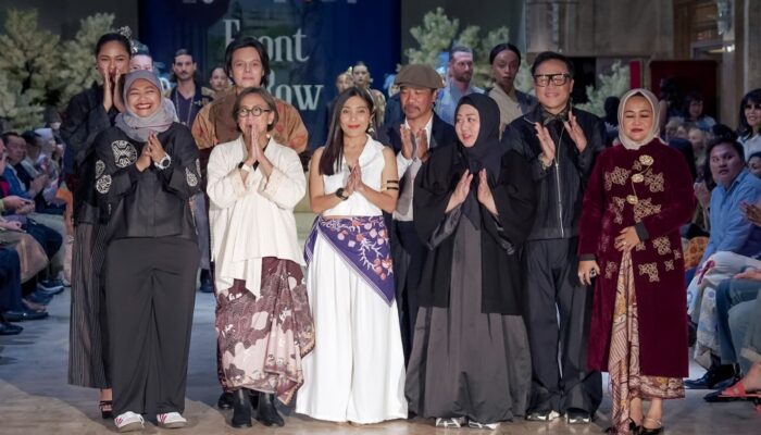 Membanggakan! Batik Fractal dan LPS Antar Batik Sukabumi-Cianjur Tampil di Paris