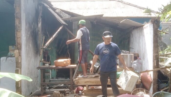 Rumah Kades Ciparay Roboh, Diduga Akibat Struktur Bangunan Rapuh