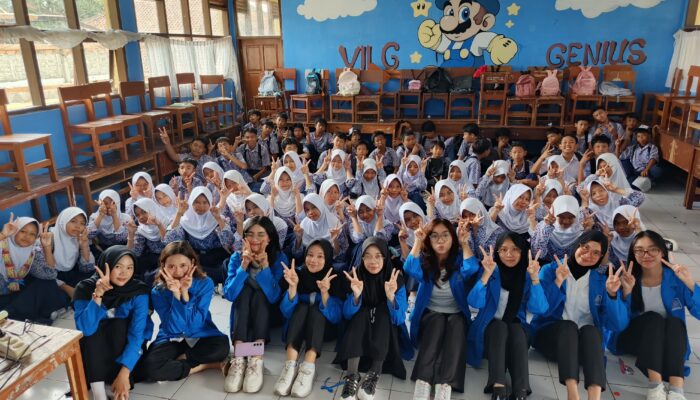 Mahasiswa Universitas BSI Ajak Siswa SMPN 10 Sukabumi Pahami Pancasila sebagai Dasar Pengembangan Ilmu Pengetahuan