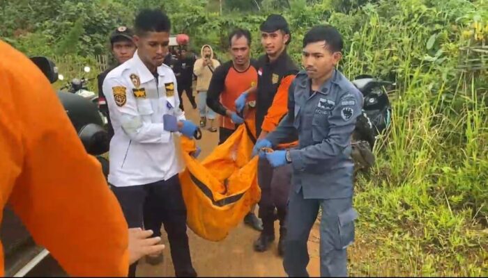 Syahbandar UPP Kelas III Palabuhanratu Ikut Evakuasi Korban Terseret Arus di Pantai Pangrerekan