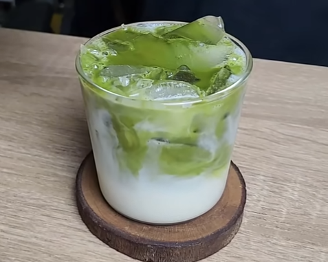 Iced Matcha Latte Ala Kafe Sukabumi, Cita Rasa Premium dari Dapur Sendiri