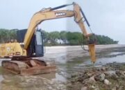 Viral Ekskavator Keruk Karang di Pantai Minajaya, Warga Sukabumi Resah