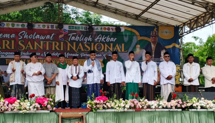 Ribuan Santri Padati Lapangan Waluran, Hari Santri 2025 Berlangsung Penuh Semangat