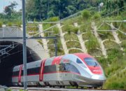 Diminta Lapor soal Dugaan Mark Up Proyek Whoosh, Mahfud MD: Agak Aneh Ini!