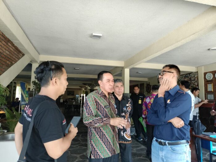 Sekda Kabupaten Sukabumi, Ade Suryaman, usai menghadiri Rapat Koordinasi Pembangunan Kawasan CPUGGp atau Geopark Ciletuh Palabuhanratu