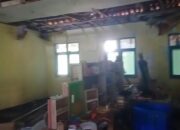 Miris! Ambruk Sejak Pilbup, Atap Sekolah di Cisolok Sukabumi Hingga Kini Belum Diperbaiki