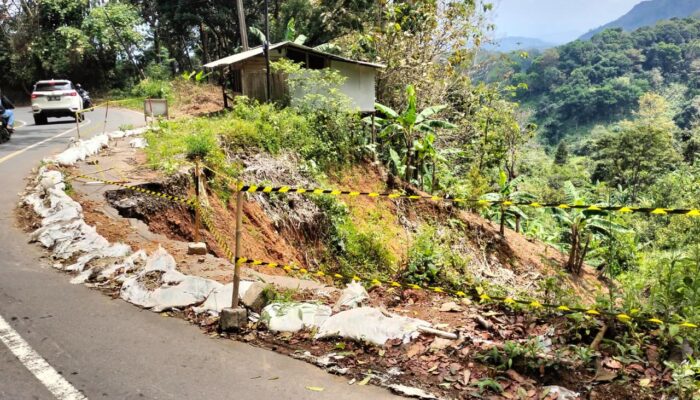 Tak Kunjung Diperbaiki, Jalan Bagbagan-Kiaradua Sukabumi jadi Ancaman Pengguna Jalan