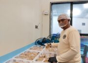 Kisah Deni, Mantan Jukir Lapang Merdeka yang Kini Hidup Sejahtera Berkat Program MBG di SPPG Mangkalaya