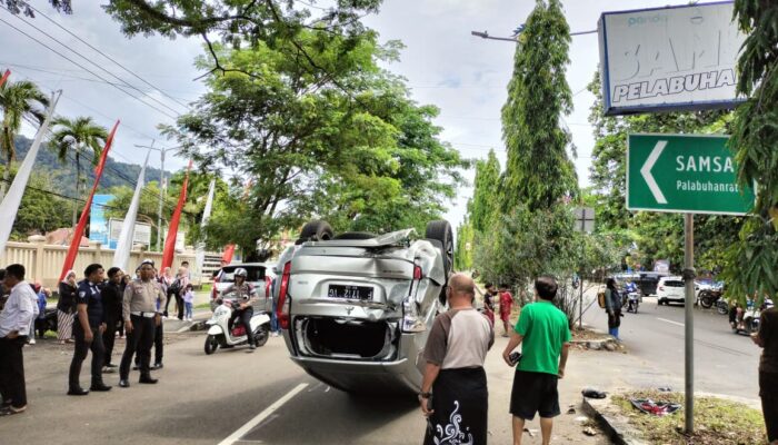 Kecelakaan Pajero Terguling, Seorang Ibu dan Anak-anak Dilarikan ke RS Palabuhanratu