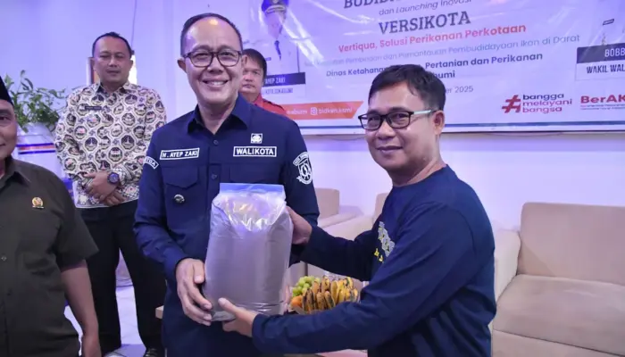 Kembangkan Ekonomi Lokal, Ayep Zaki Dukung Pelatihan Ikan Hias di Limusnunggal Sukabumi