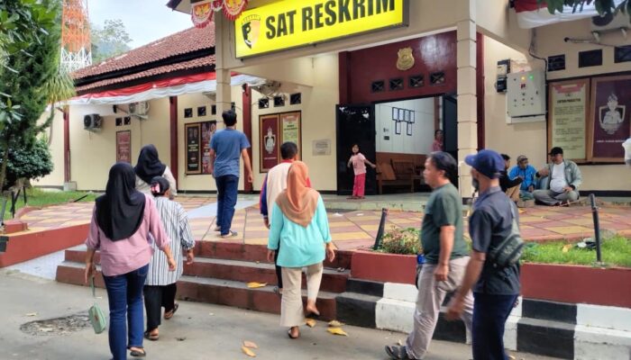 Resah Didatangi Wartawan Gadungan, Emak-emak Warungkiara Sukabumi Lapor Polisi