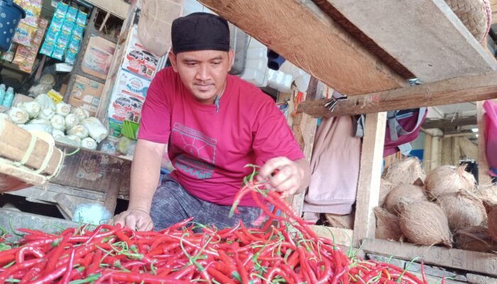 Harga Bahan Pokok di Pasar Palabuhanratu Sukabumi Meroket