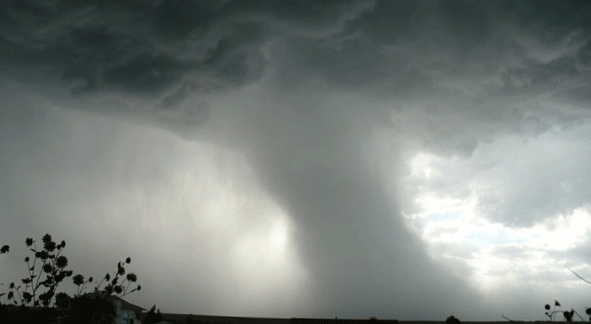 BPBD Kota Sukabumi mencatat belasan rumah rusak akibat cuaca ekstrem.