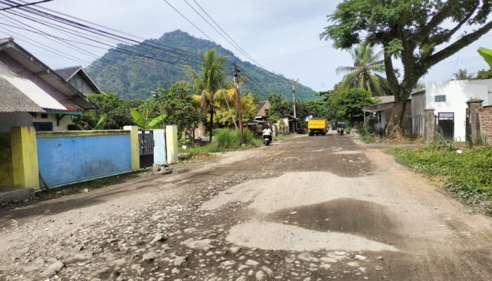 Kades Jayanti Palabuhanratu Minta Jalan Rusak di Kampung Benteng Segera Diperbaiki