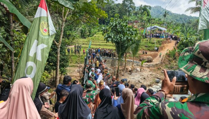 Warga Lega, Jembatan Panel Garuda di Cisolok Sukabumi Resmi Dioperasikan