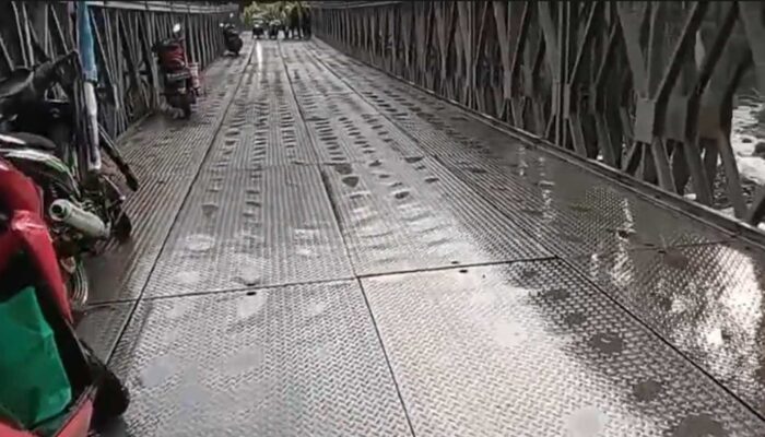 Sering Picu Kecelakaan, Warga Minta Jembatan Bailey Cisantri Sukabumi Diperbaiki