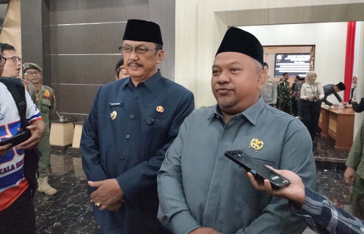 Ketua DPRD Kabupaten Sukabumi, Budi Azhar Mutawali (kanan), bersama Bupati Sukabumi, Asep Japar (kiri).