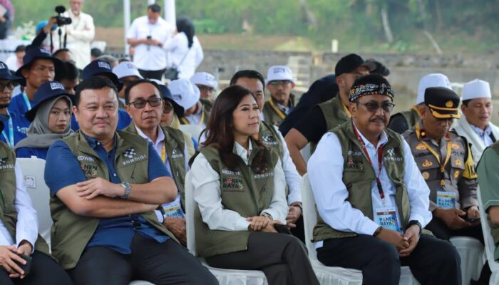 Menkomdigi dan Bupati Sukabumi Panen Ikan Nila Berteknologi Digital