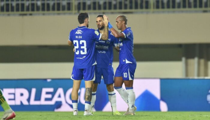 Persib Pamer Dominasi, Bungkam PSBS 3-0 di Sleman