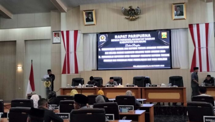 Rapat paripurna di Gedung DPRD Kabupaten Sukabumi, Selasa (14/10/2025). 