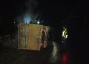 Truk Colt Diesel Terguling di Palabuhanratu Sukabumi, Sopir Selamat dari Maut