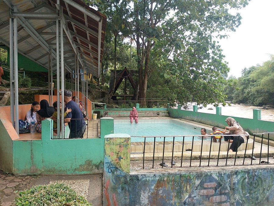 Wisata Hemat di Sukabumi: Cikundul Suguhkan Air Panas, Kolam Dingin, dan Suasana Asri