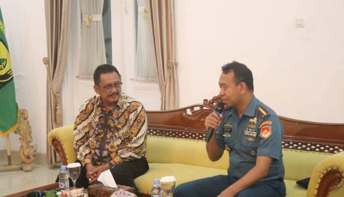 Bupati Sukabumi Sambut Danlanal Bandung, Rencanakan Aksi Bersih Pantai dan Bakti Sosial di Cisolok