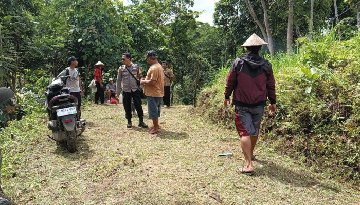 Desa Bojongsari Perkuat Gotong Royong Lewat Karya Bakti Perbaikan Jalan Bersama Koramil Jampangkulon