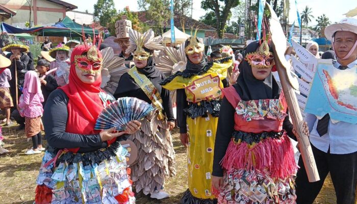 PGRI Jampangkulon Gelar Karnaval Akbar Peringati HUT ke-80, Ribuan Peserta Padati Jalanan