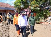 Wabup Andreas Tinjau Lokasi Banjir dan Longsor di Cisolok, Pastikan Penanganan Berjalan Cepat