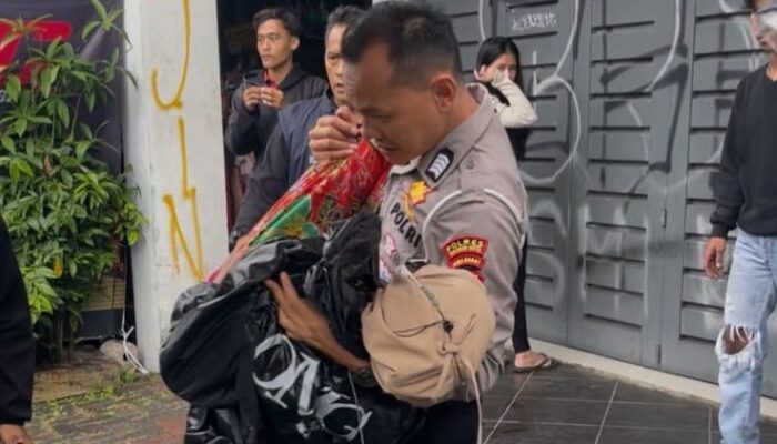 Aksi Heroik Bripka Samsu Anggota Satlantas Polres Sukabumi Kota Selamatkan Nyawa Warga