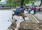 Antisipasi Perluasan Abrasi, Karung Ditumpuk untuk Perkuat Tembok Muara Citepus