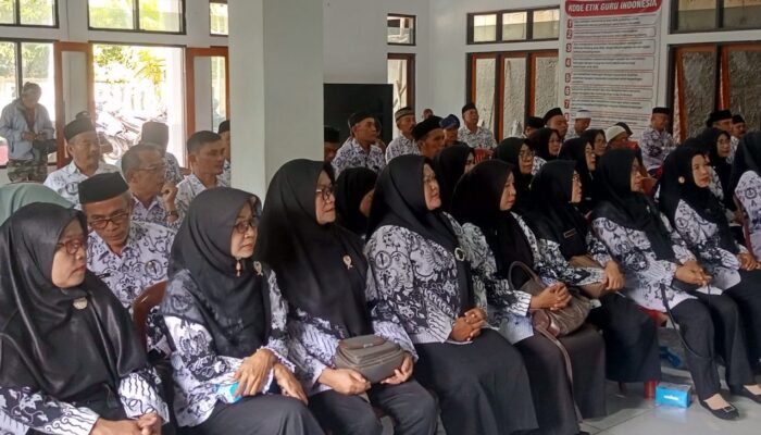 Ratusan Guru Padati Gedung PGRI Surade pada Puncak HGN dan HUT PGRI ke-80
