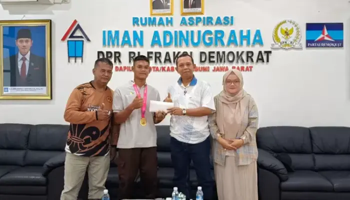 Iman Adinugraha Apresiasi Arul Ramadani, Pelukis Disabilitas Sukabumi Peraih Juara Nasional