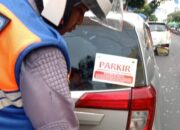 Dishub Sukabumi Tempel Stiker di Mobil Bandel, Tegas Tindak Parkir Sembarangan di Pusat Kota