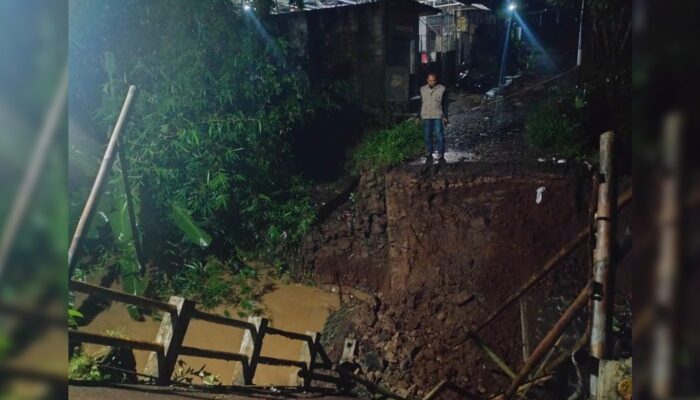 Diterjang Hujan dan Angin Kencang, Akses Salah satu Desa Desa di Cikembar Terputus