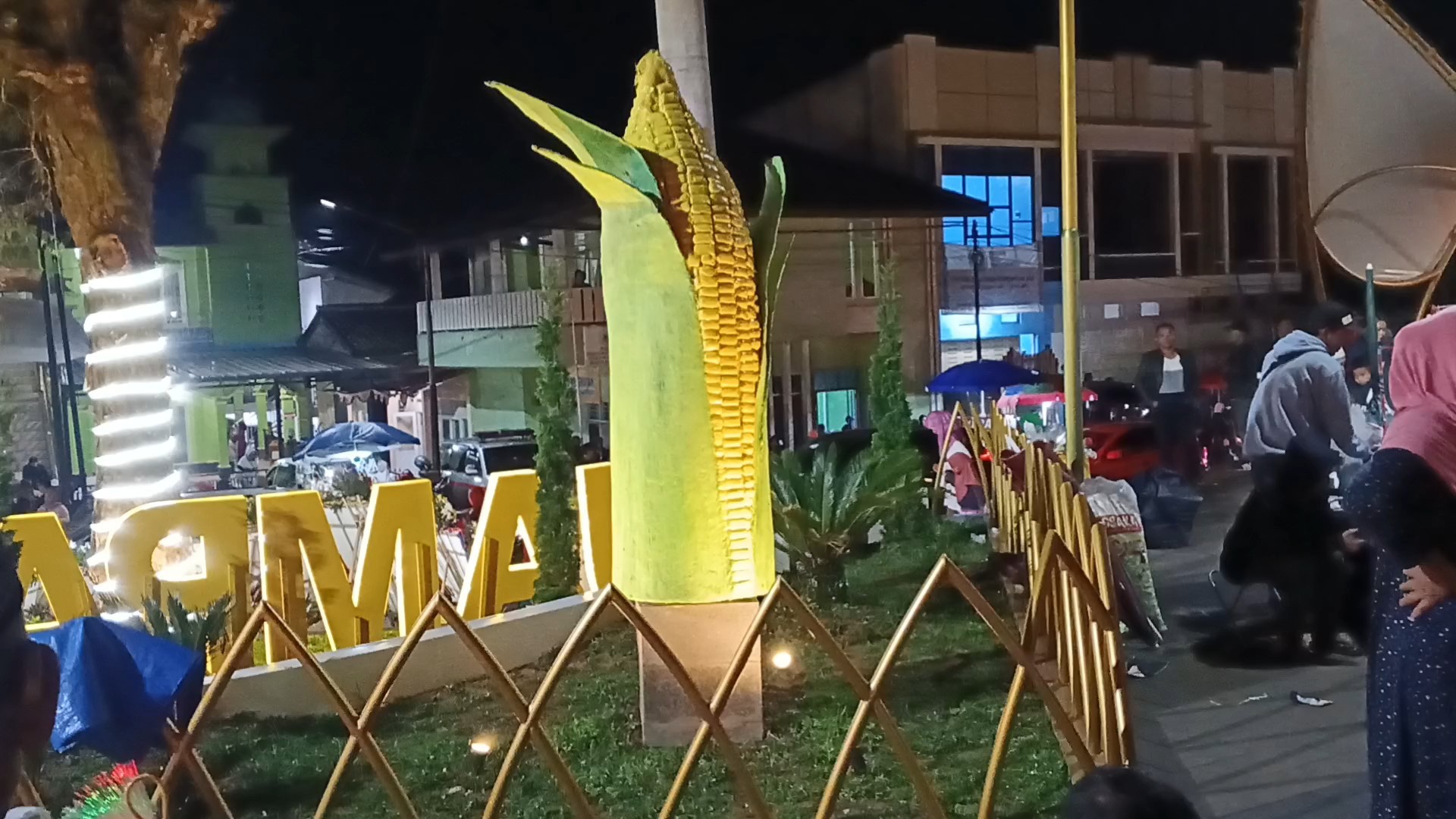 ikon jagung di area Alun-Alun Jampangtengah